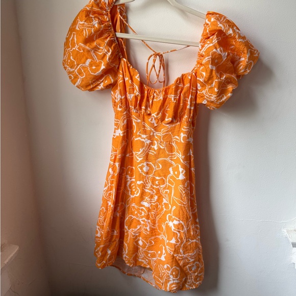Astr Dresses & Skirts - Astr Orange Floral Puff-Sleeve Mini Dress